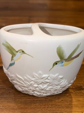Hummingbird White Ceramic Toothbrush Holder